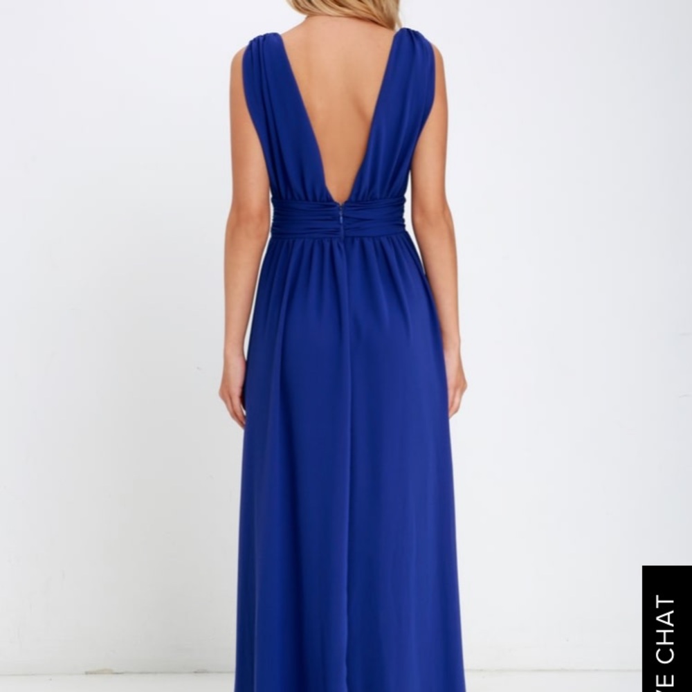 Beautiful gown perfect for any occasion.